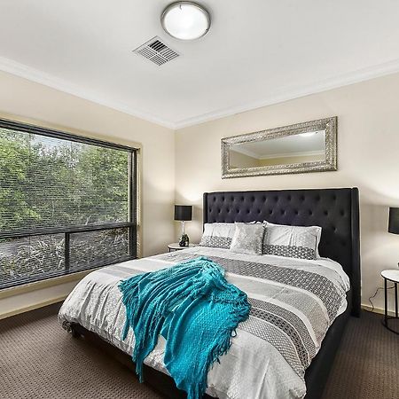 Accommodation On Lansell 1 Being Unit 1 Of 6 Lansell Street Mount Gambier Bagian luar foto