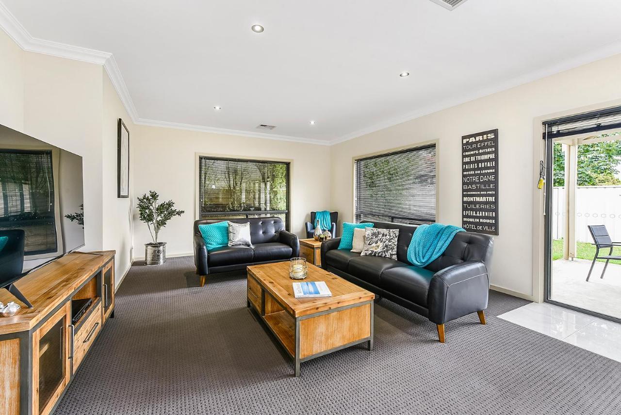 Accommodation On Lansell 1 Being Unit 1 Of 6 Lansell Street Mount Gambier Bagian luar foto