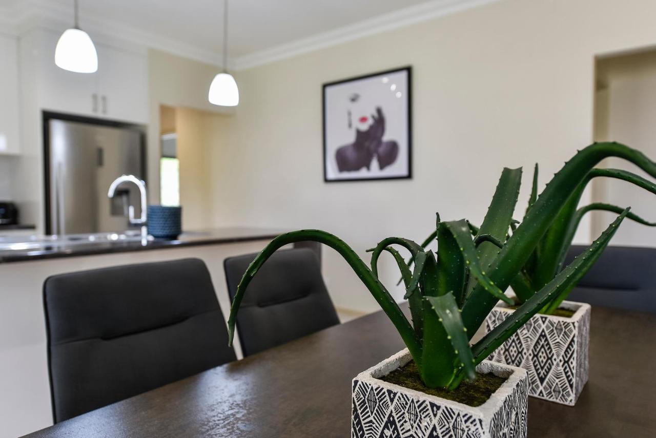 Accommodation On Lansell 1 Being Unit 1 Of 6 Lansell Street Mount Gambier Bagian luar foto