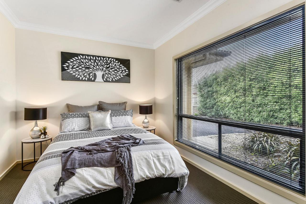 Accommodation On Lansell 1 Being Unit 1 Of 6 Lansell Street Mount Gambier Bagian luar foto