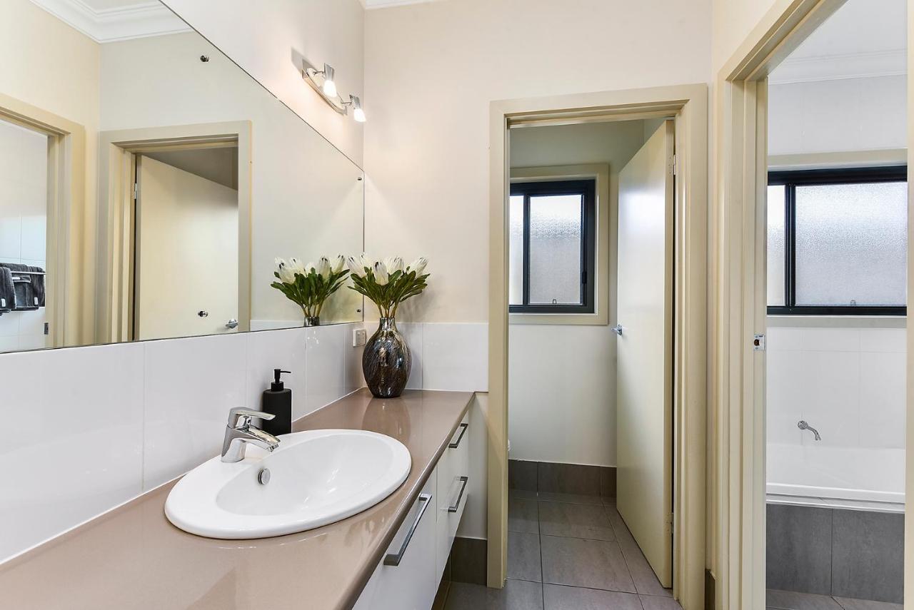 Accommodation On Lansell 1 Being Unit 1 Of 6 Lansell Street Mount Gambier Bagian luar foto