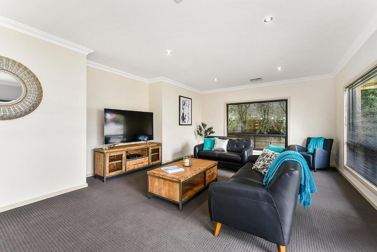 Accommodation On Lansell 1 Being Unit 1 Of 6 Lansell Street Mount Gambier Bagian luar foto