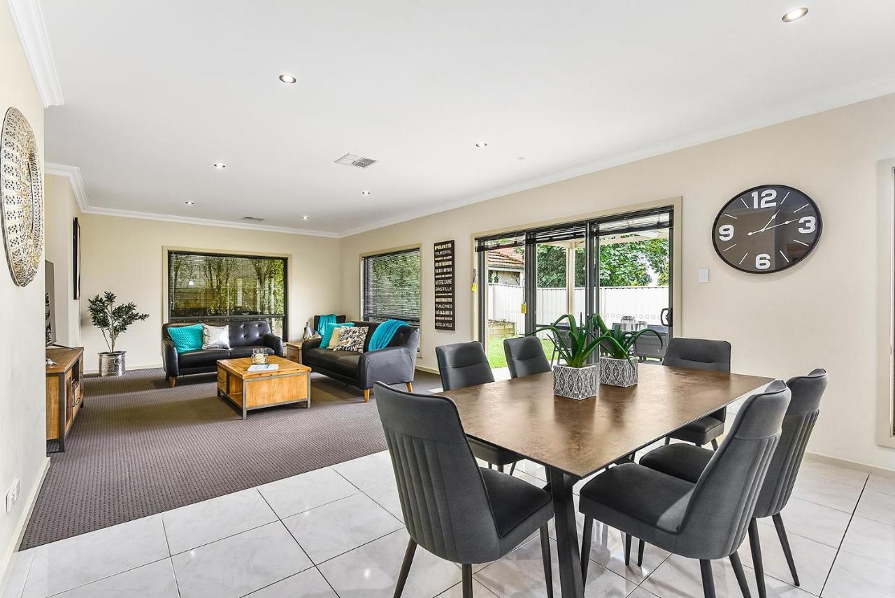 Accommodation On Lansell 1 Being Unit 1 Of 6 Lansell Street Mount Gambier Bagian luar foto