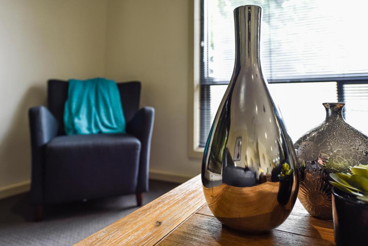 Accommodation On Lansell 1 Being Unit 1 Of 6 Lansell Street Mount Gambier Bagian luar foto