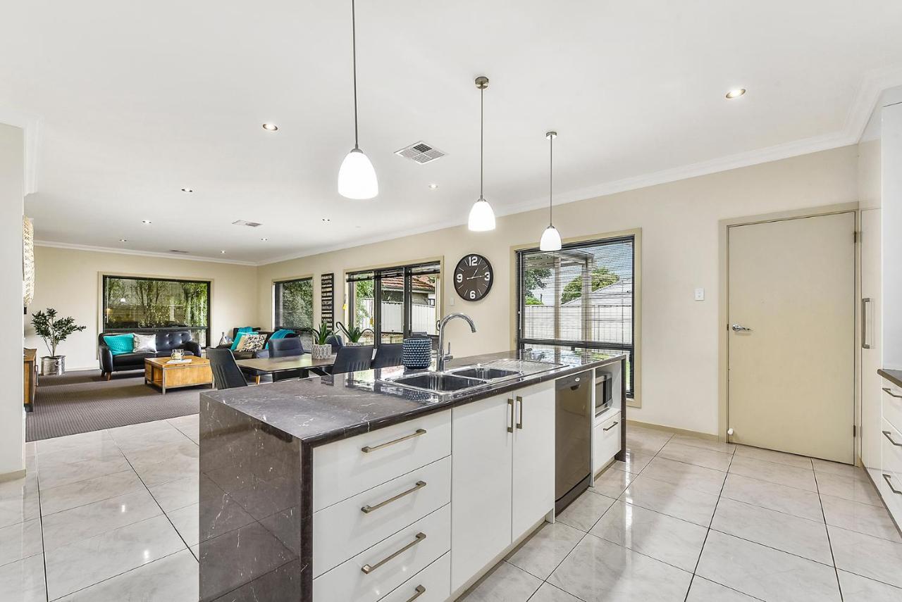 Accommodation On Lansell 1 Being Unit 1 Of 6 Lansell Street Mount Gambier Bagian luar foto