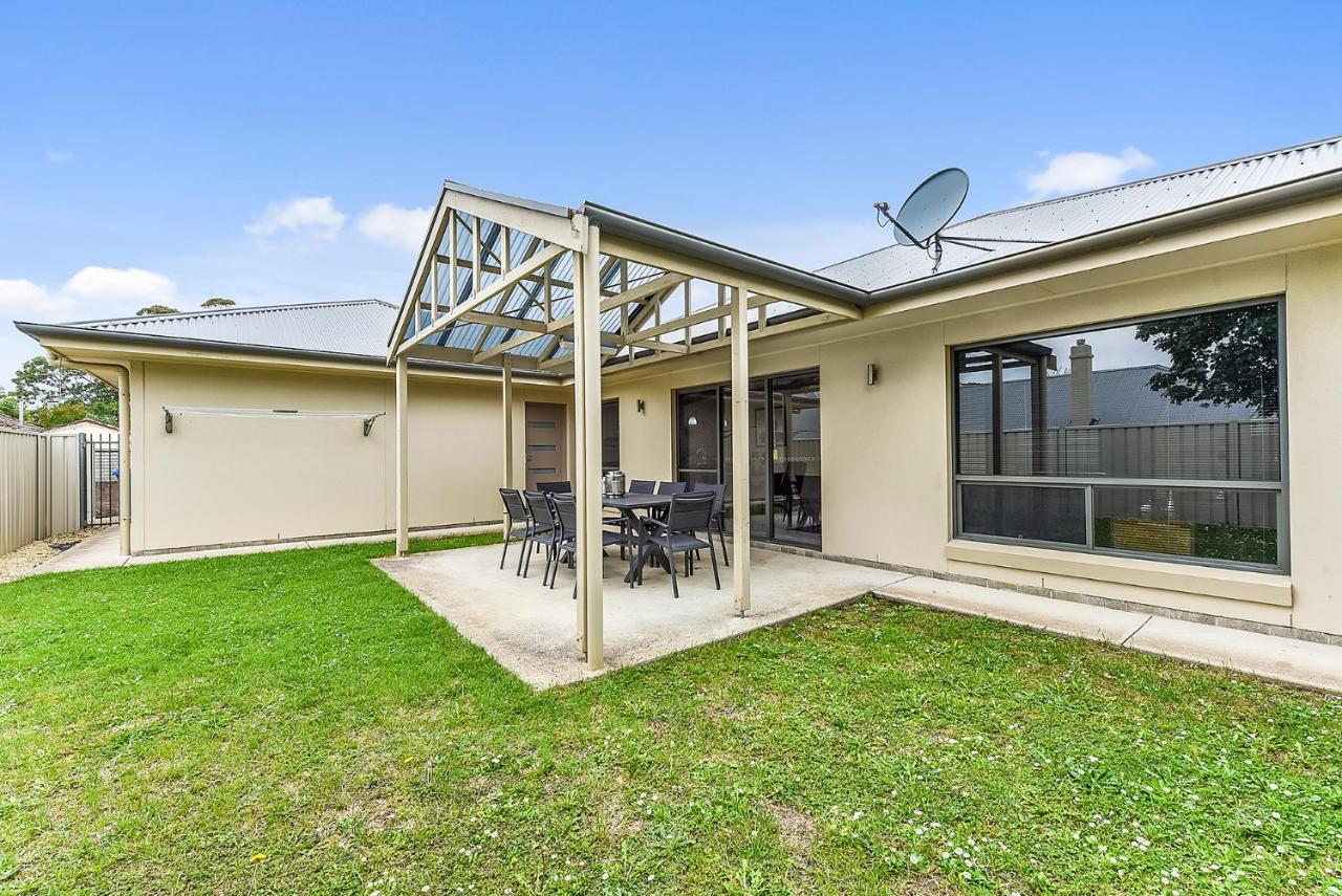 Accommodation On Lansell 1 Being Unit 1 Of 6 Lansell Street Mount Gambier Bagian luar foto