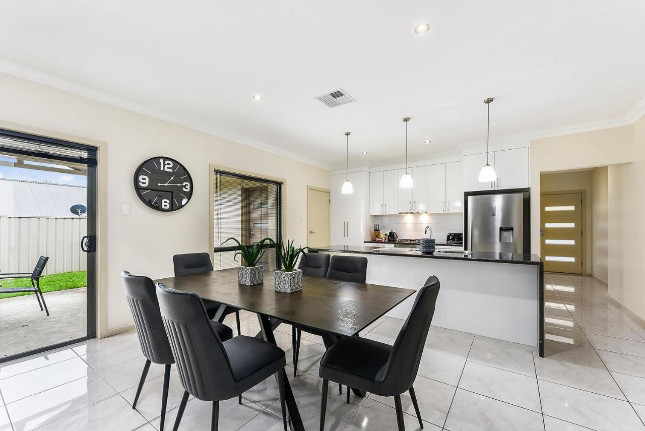 Accommodation On Lansell 1 Being Unit 1 Of 6 Lansell Street Mount Gambier Bagian luar foto